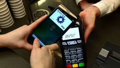 شرح كيفية عرض المعاملات الأخيرة واسترجاع المدفوعات في خدمة Apple Pay